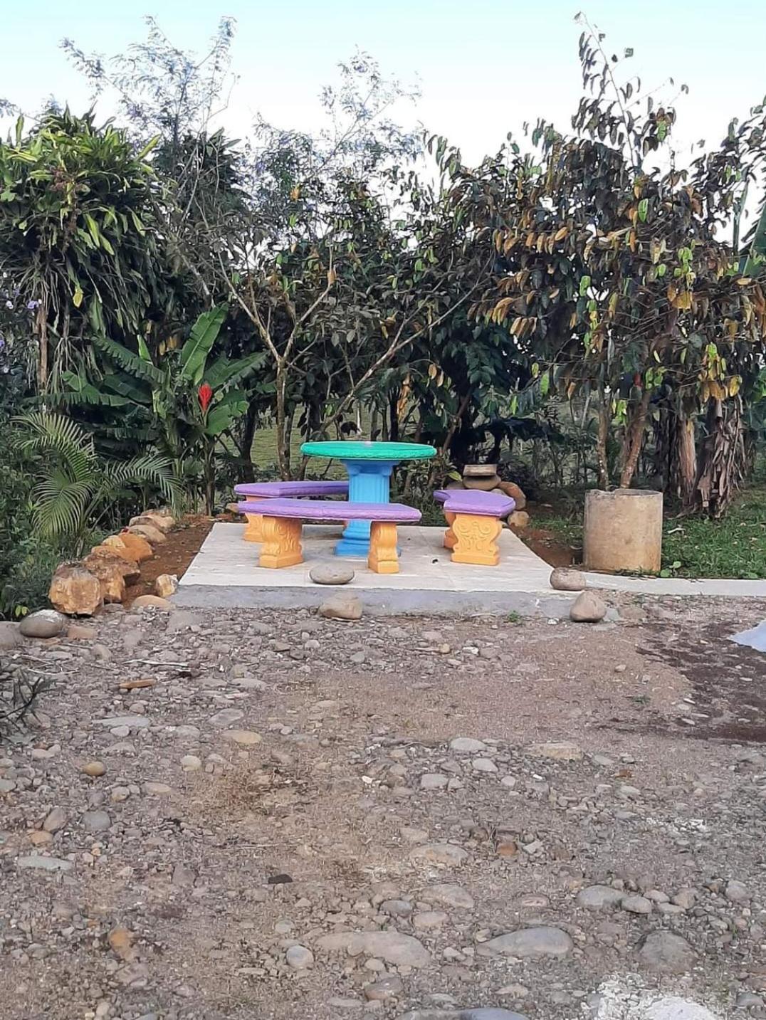Cabinas El Pilon Rio Celeste Luaran gambar